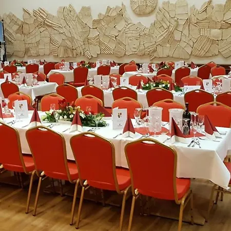 & Restaurant Drei Schwanen Хоэнштайн-Эрнстталь