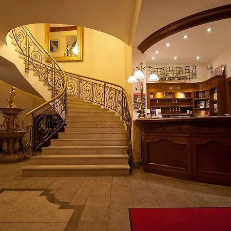 ホテル Drei Schwanen - Ristorante Due Fratelli 4*