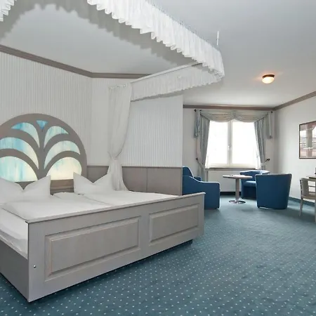 & Restaurant Drei Schwanen 4*